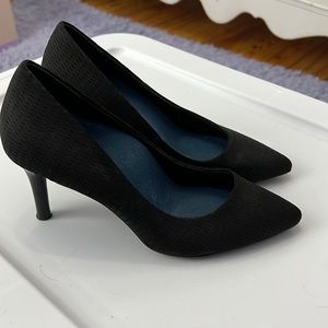 Betabrand Black Mile Marker heels size 6